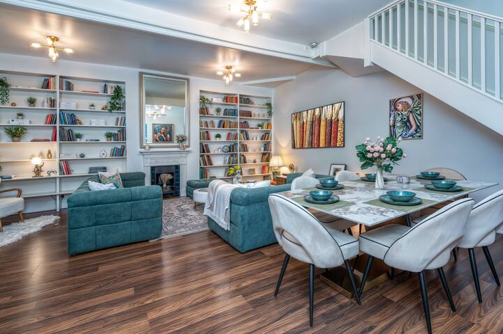 Gorgeous 4Bed Mews House With Large Roof terrace gallery image 2