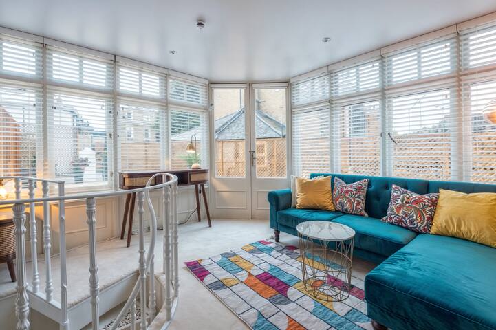 Gorgeous 4Bed Mews House With Large Roof terrace gallery image 5