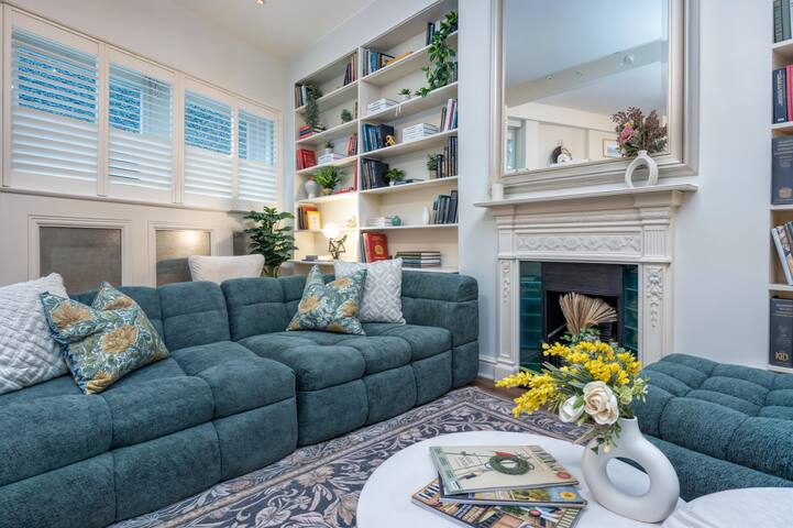 Gorgeous 4Bed Mews House With Large Roof terrace gallery image 3