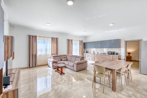 New! Spacious PH walking distance to the 3 cities