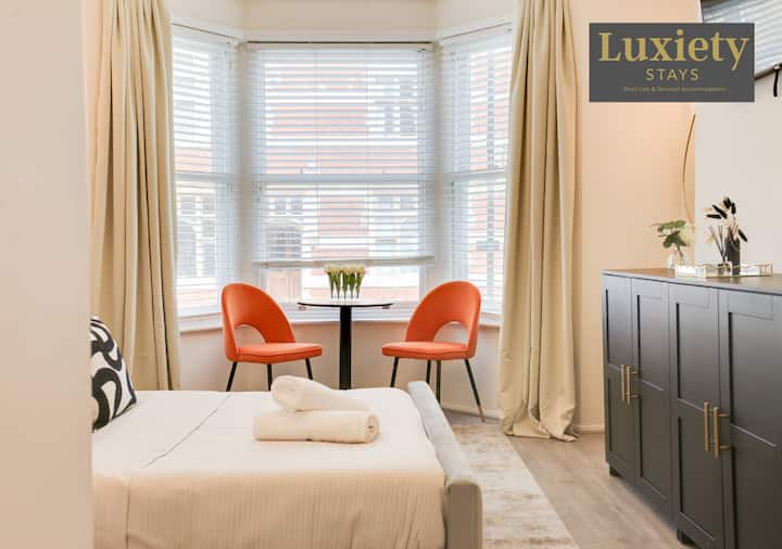 Long-stay Studio | Walk To Station & Seafront - Southend-on-Sea