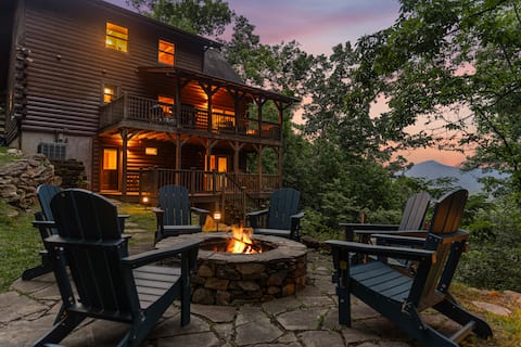 Top Airbnb: Black Bear Ridge - Beautiful Log Cabin with View in Maggie Valley / Waynesville