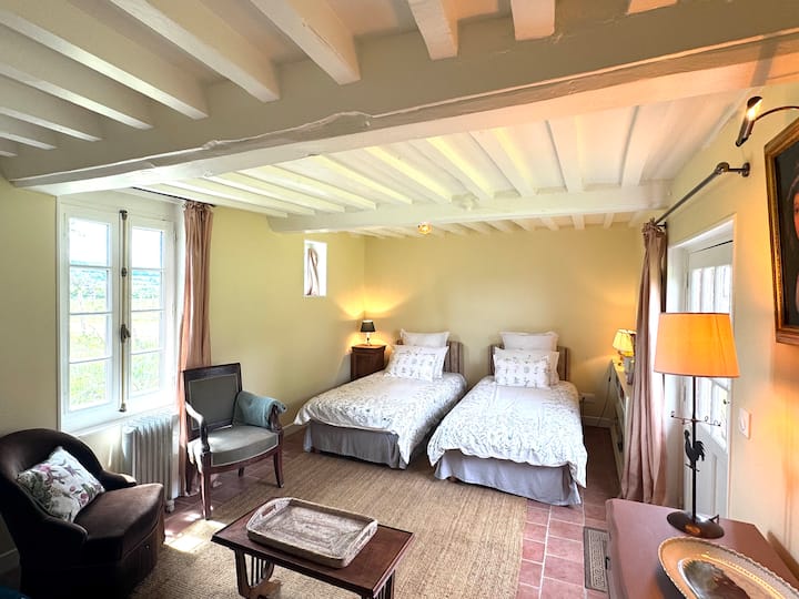 הנספח של האחוזה מציע חדר שינה נוח מאוד עם סלון, מטבחון וחדר רחצה (אמבטיה ושירותים).