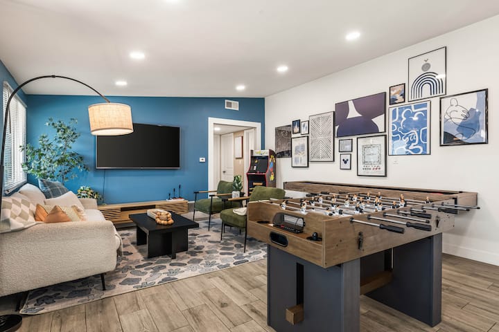 Minutestodisney: Gameroom | Convention Center | Oc - Seal Beach, CA
