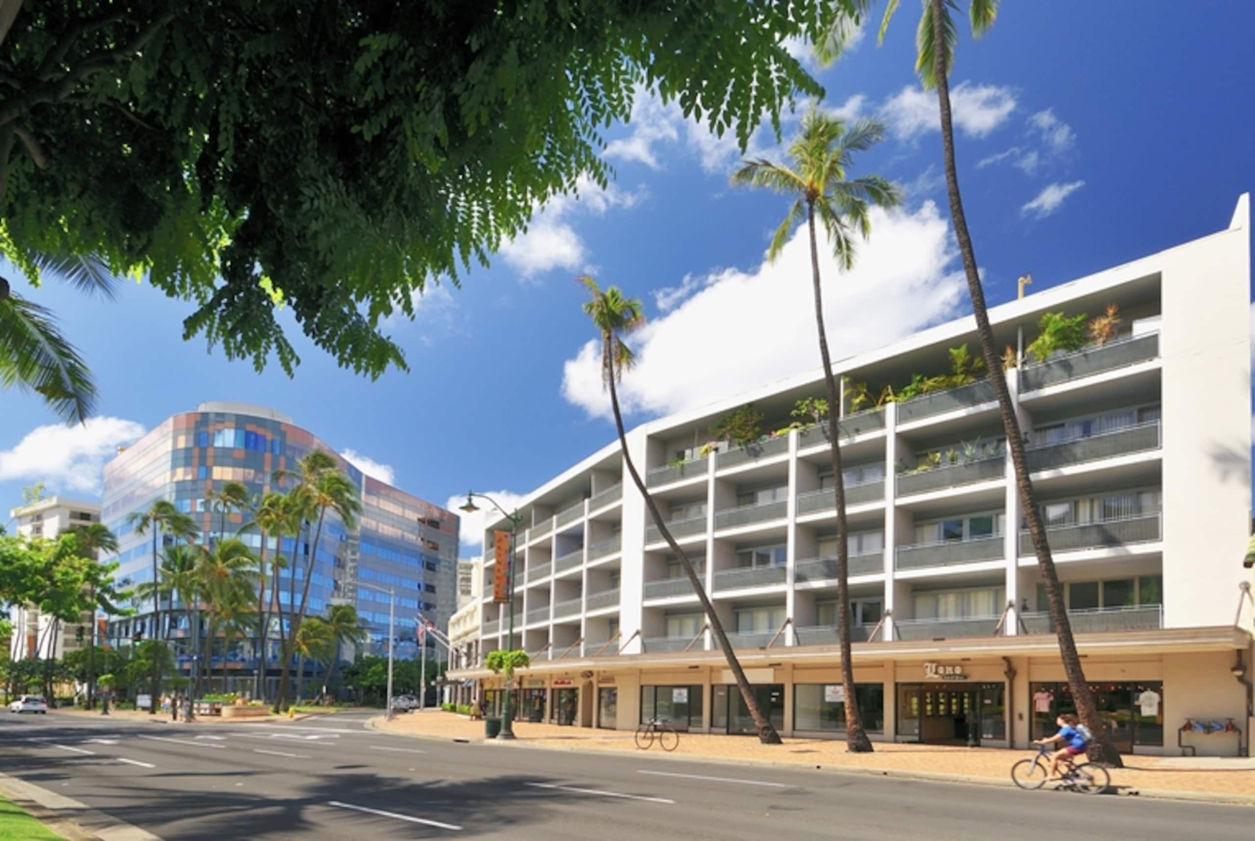 Hotel in Honolulu · ★4.33 · 1 bedroom · 2 beds · 1 private bath - Image 12