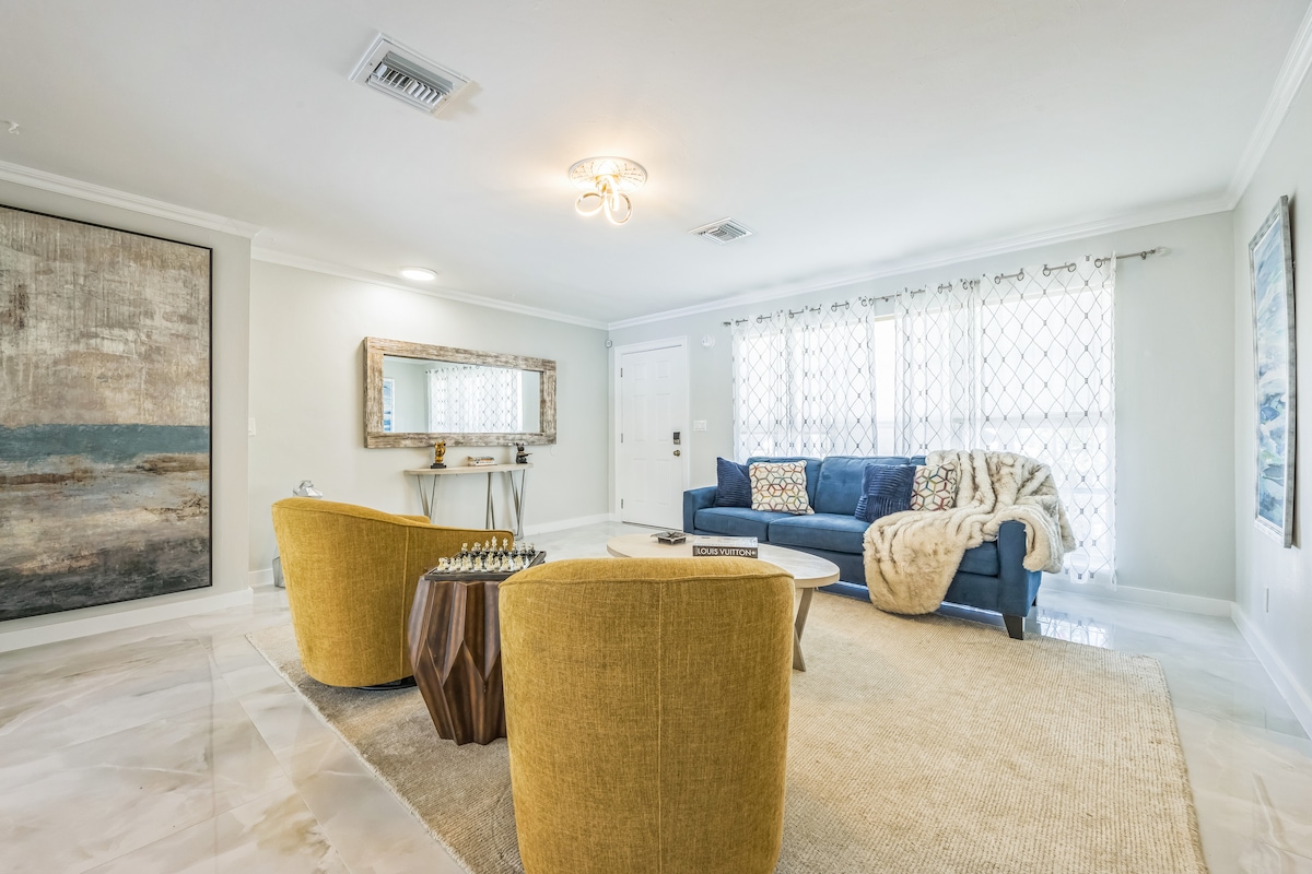 Enjoy a meal steps from the pool with chic lighting, soft seating, and a warm yet upscale aesthetic that feels both modern and homey.

