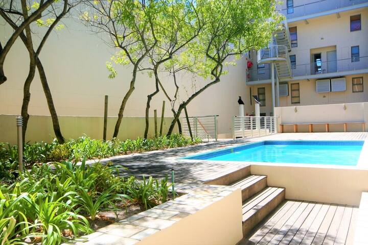 SOHO Loft | City Mountain Views gallery image 2