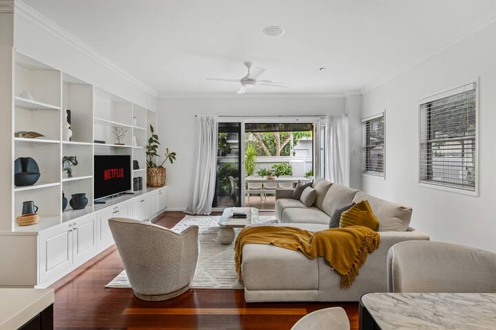 NEW! MaisonMarie: Cinebar Getaway 4Bedroom 2.5bath gallery image 2