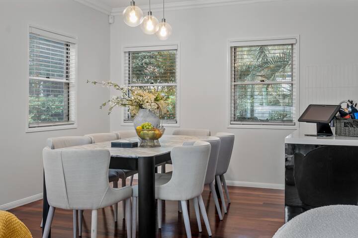 NEW! MaisonMarie: Cinebar Getaway 4Bedroom 2.5bath gallery image 5