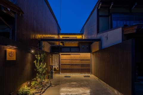 Open-air Komyoseki Onsen bath and barrel sauna/1-minute walk to Miyagawa Asaichi/on-site parking
