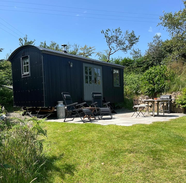 Private Countryside Shepherd’s Hut Haven - Cornwall
