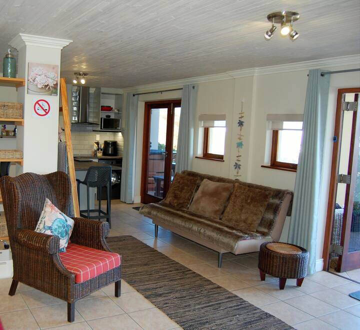 Boathouse 
Apartment, Ocean View, Woodfire Hot Tub - Sedgefield