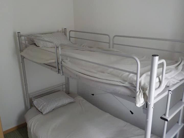 Poschodové postele
190 cm × 80 cm, nosnosť až 100 kg