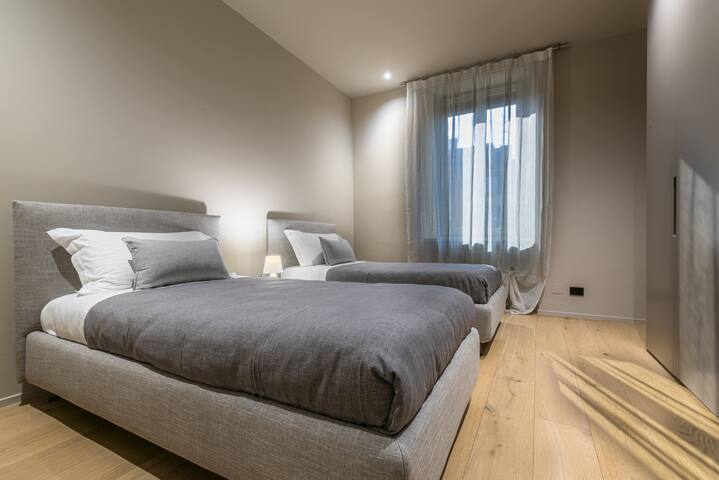 [Luxury Apt Essence]: 2 Rooms, 2 bath, Wi-Fi gallery image 5