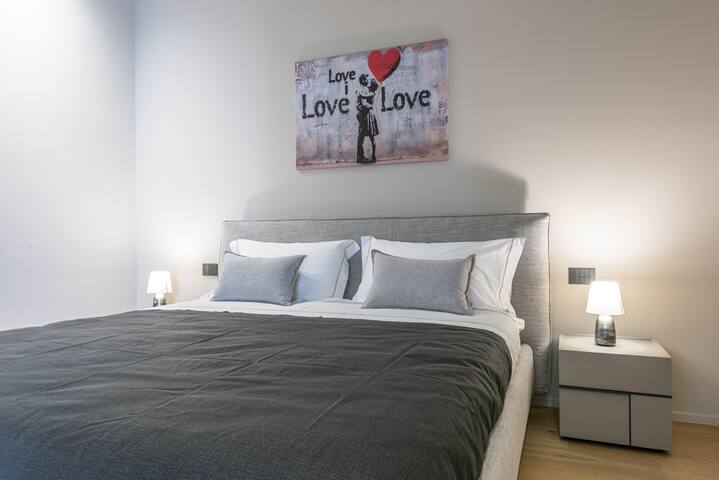 [Luxury Apt Essence]: 2 Rooms, 2 bath, Wi-Fi gallery image 3