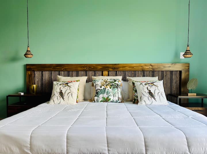 Super King 
size: 79x79 in ~ (200x200 cm)