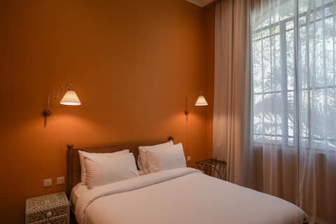 Ground Floor Studio with Pool & Gym Access