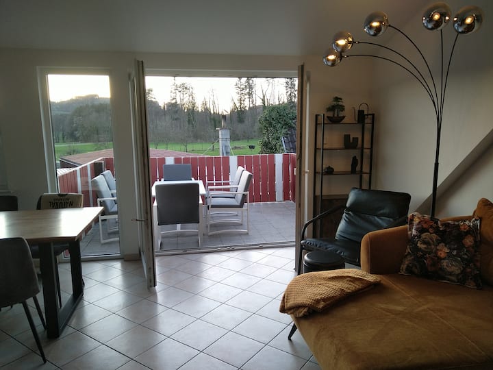 Helle Moderne Ferienwohnung "Modern" - Tettnang