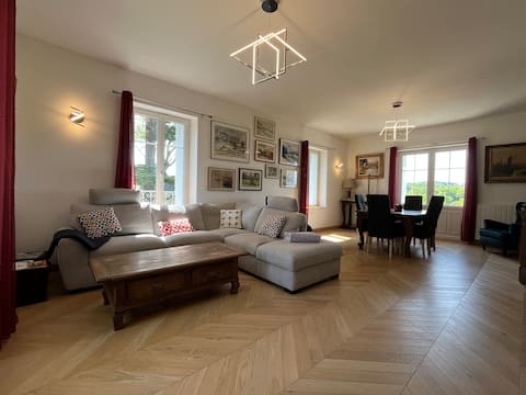 Top performing Airbnb: "Beautiful Bourgeois House" 10 guests in Calvados