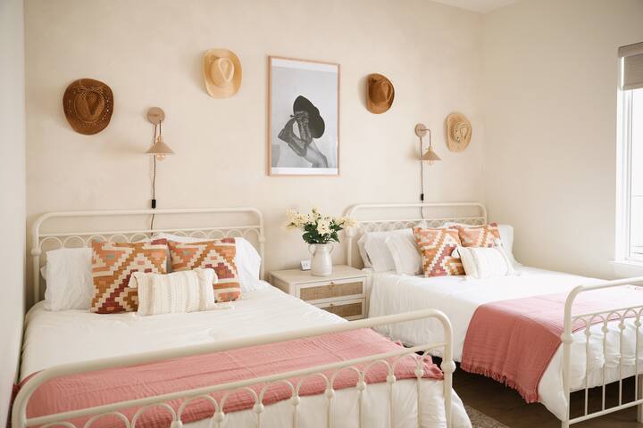 Rooftop•Firepit•King•SmartTVs•W/D•6min to Broadway gallery image 2