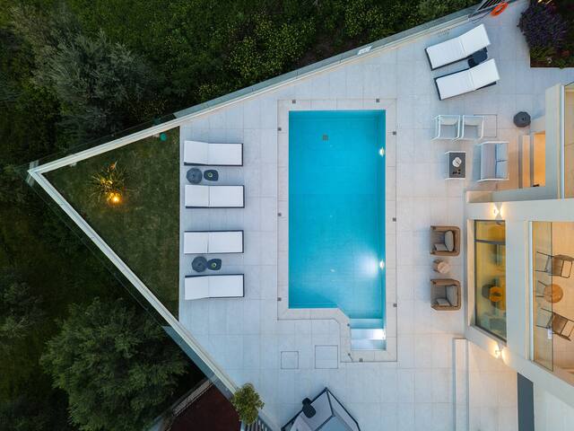 Kalyves Royal Villa | Free*heated pool,gym&seaview gallery image 2