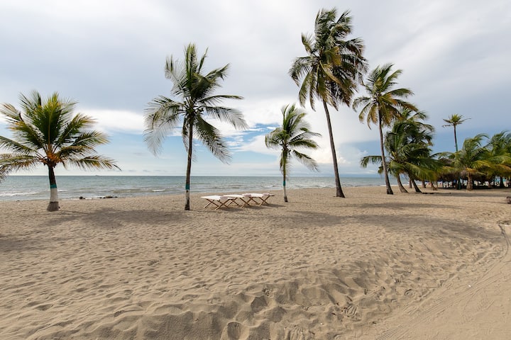 Magical Oceanfront Cabin 6 Rooms 16 People