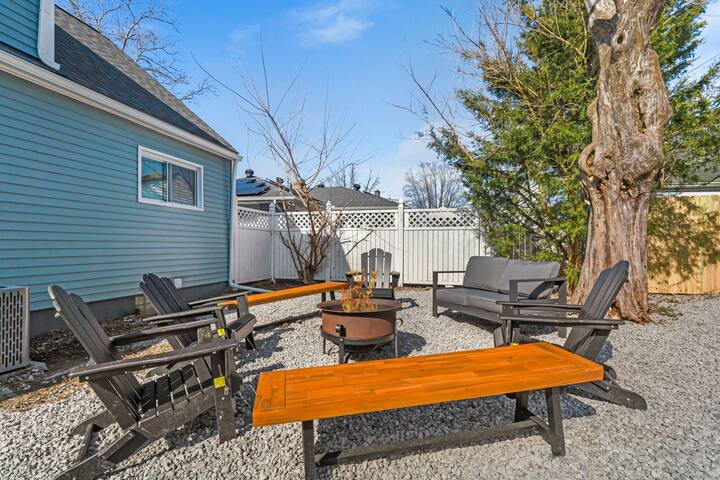 The Barrel House I Hot Tub I Theme Room gallery image 4