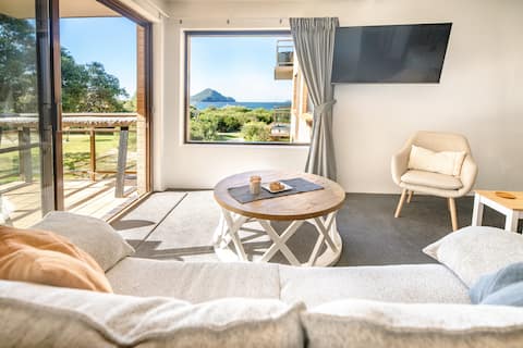 Top Airbnb: Ocean view + walk to beach, town & cafés - 2BR in Nelson Bay