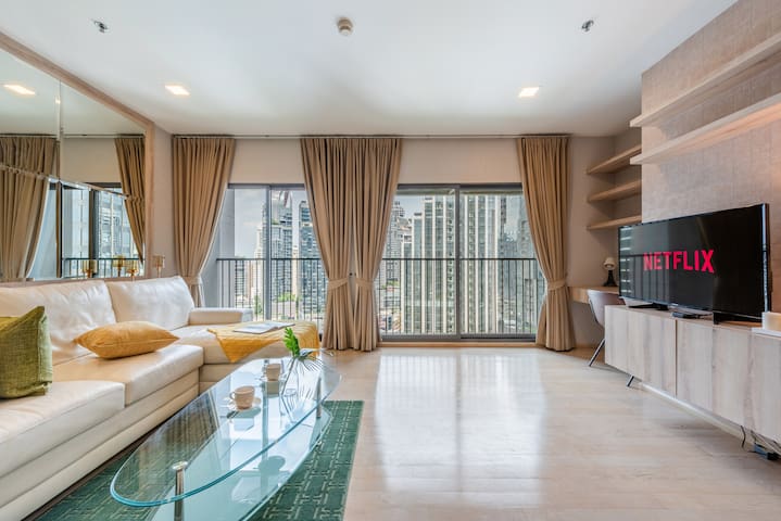 Bangkok Bliss | Executive 1BR | Direct BTS | Pool