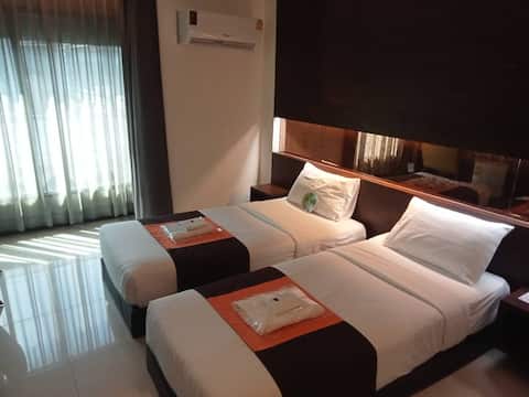 Modern Twin Comfort | Easy City Access