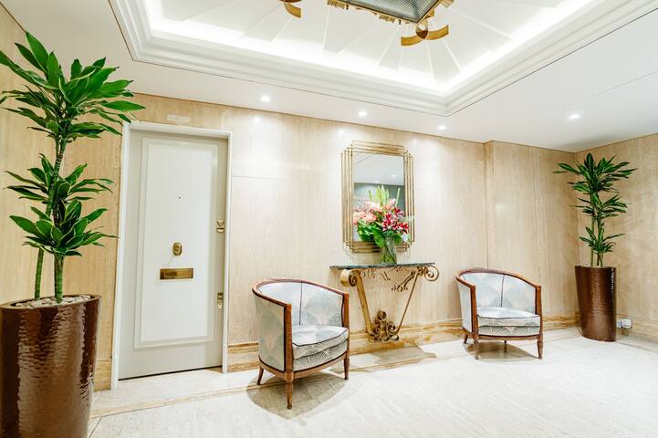 Luxury 3-Bed Apartment | Park Lane gallery image 3