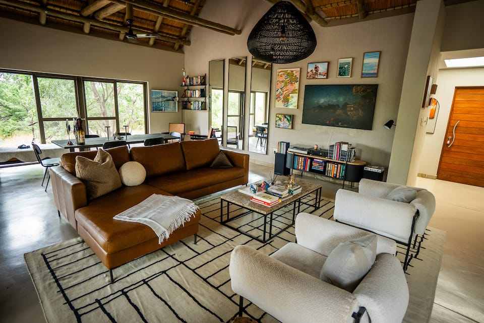 A bush house on a Kruger wildlife estate, Hoedspruit, Limpopo, South Africa, photo 1 of 10