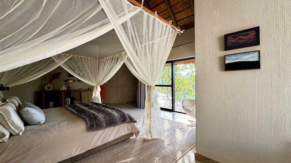 A bush house on a Kruger wildlife estate, Hoedspruit, Limpopo, South Africa, photo 8 of 10
