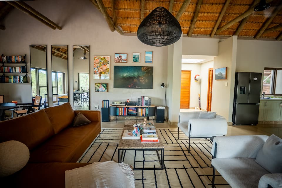 A bush house on a Kruger wildlife estate, Hoedspruit, Limpopo, South Africa, photo 3 of 10