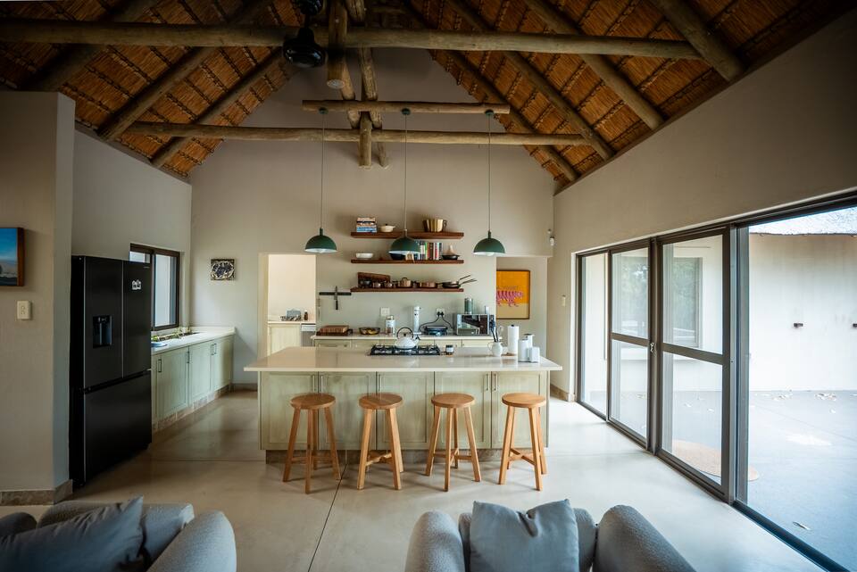 A bush house on a Kruger wildlife estate, Hoedspruit, Limpopo, South Africa, photo 5 of 10