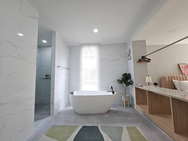 MIQ Asoke&Nana BTS/5BR Villa/Sukhumvit15 w/Bathtub gallery image 4