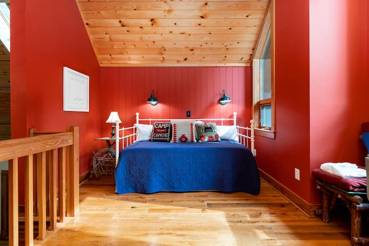 Loft/4º dormitorio. Sofá cama con cama nido extraíble.