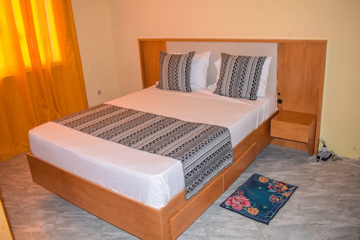 Schlafzimmer 1