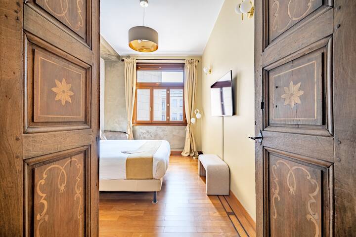 Luxury 3 Bedroom Apartment – 6 Guests – Duomo