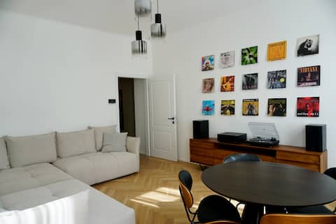 Top Airbnb: Vienna old building apartment near downtown in Brigittenau