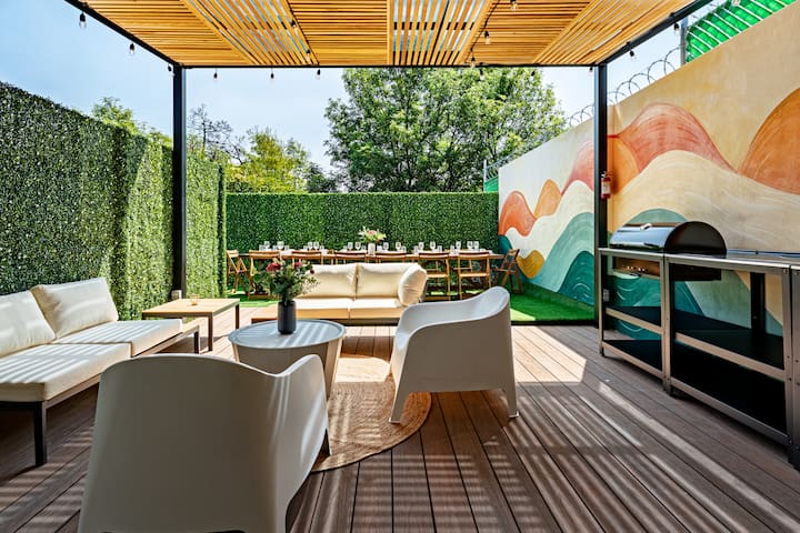 Elegant Condesa Stay, Rooftop & BBQ gallery image 2
