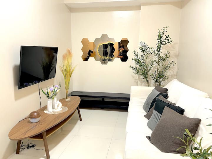 81nb Premium 2br Pool View Newport Naia T3 - Parañaque