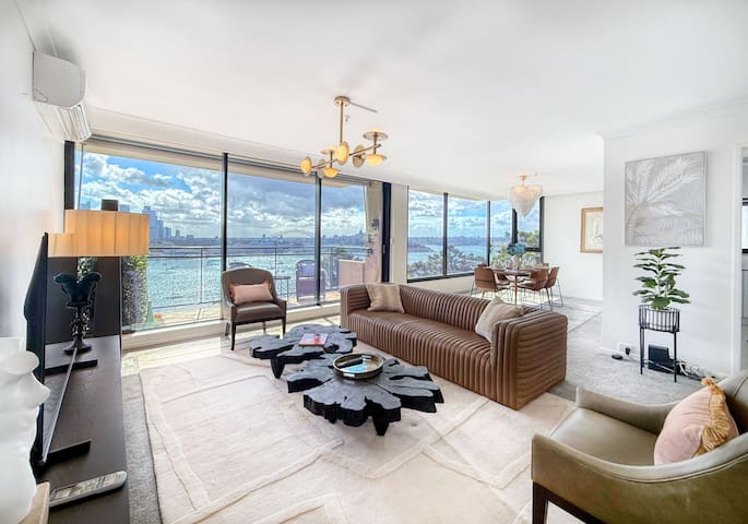 Splendid Harbour Bridge & Opera House Views: 3-Br