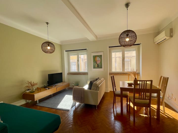 Bright & Spacious By The River, By Timecooler - São João, Spain