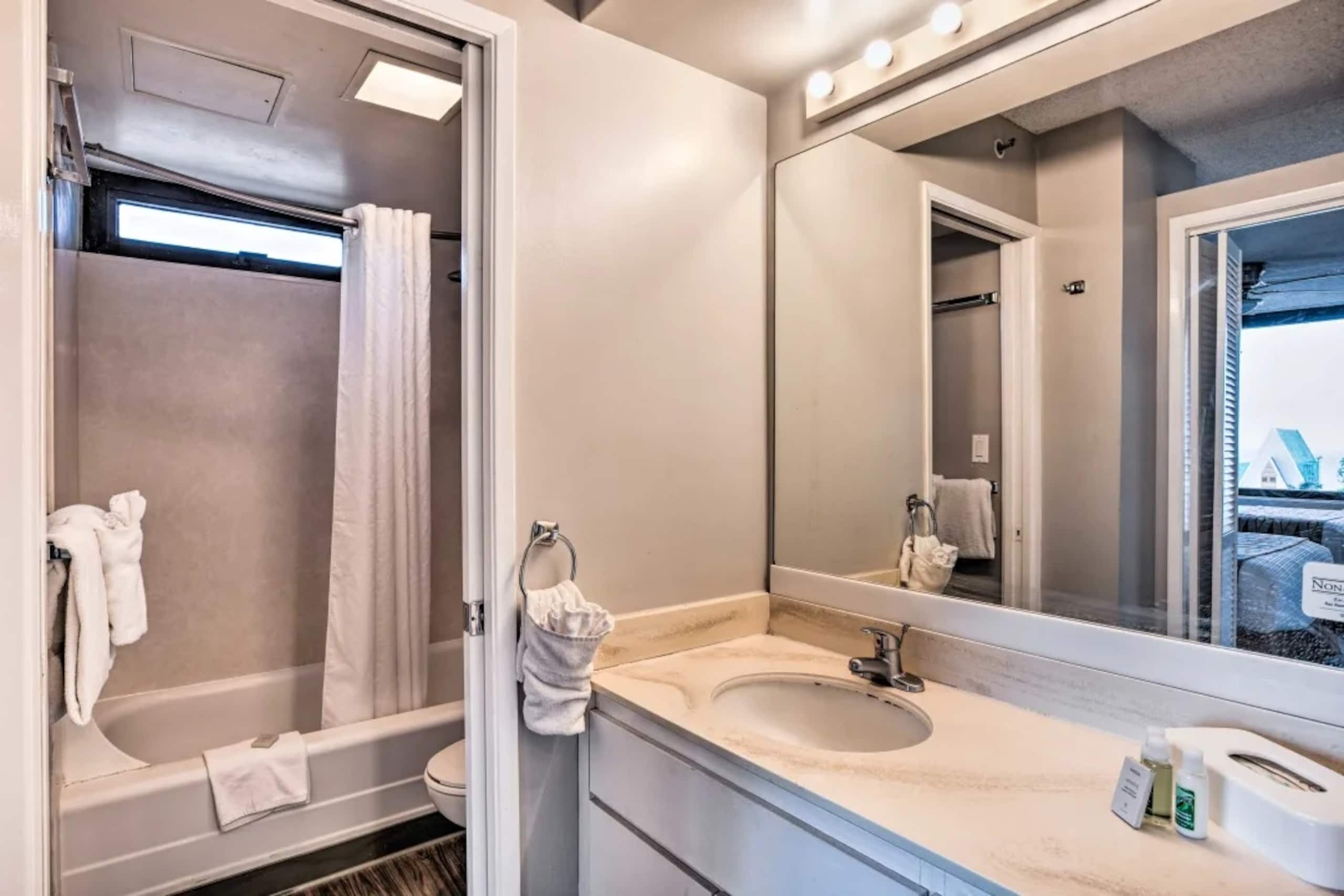 Hotel in Honolulu · ★4.67 · 1 bedroom · 3 beds · 1 private bath - Image 17
