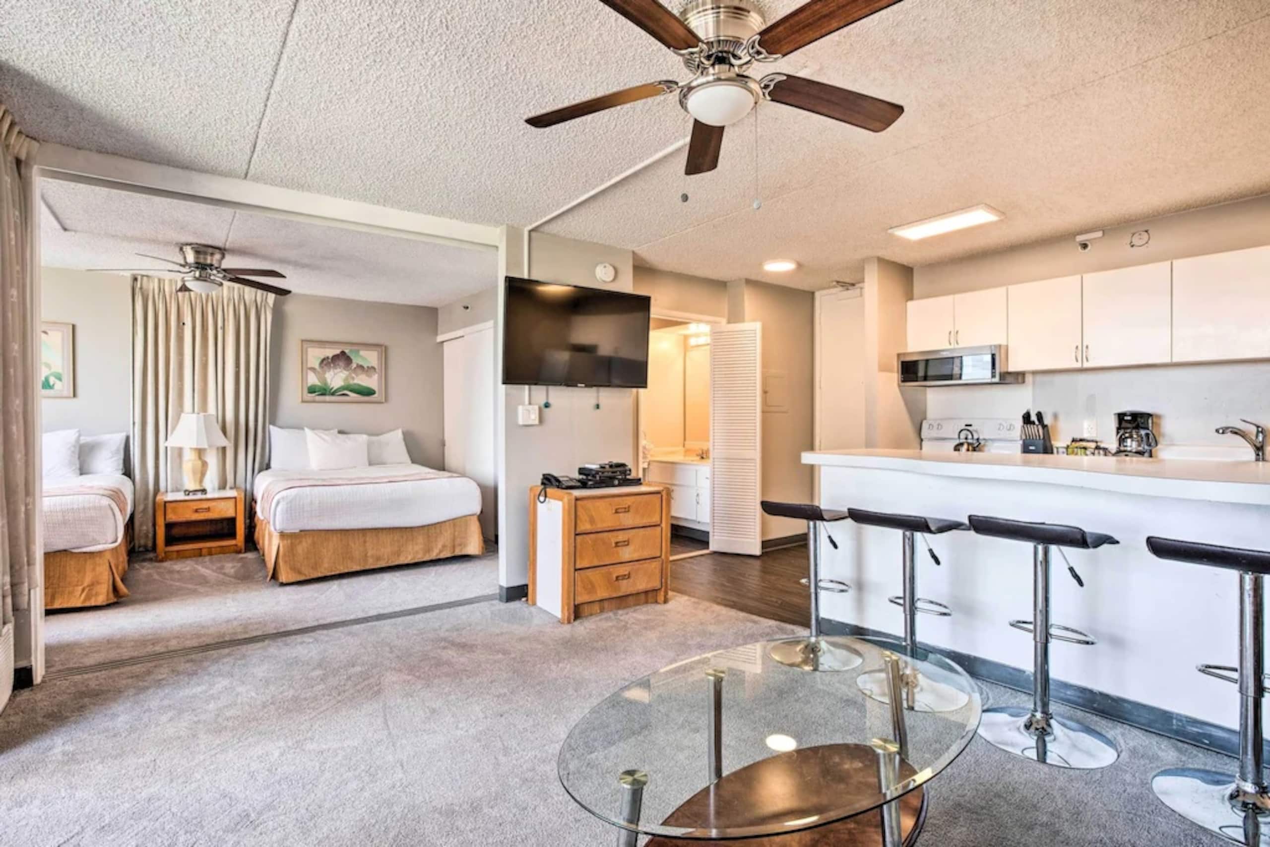 Hotel in Honolulu · ★4.67 · 1 bedroom · 3 beds · 1 private bath - Image 11