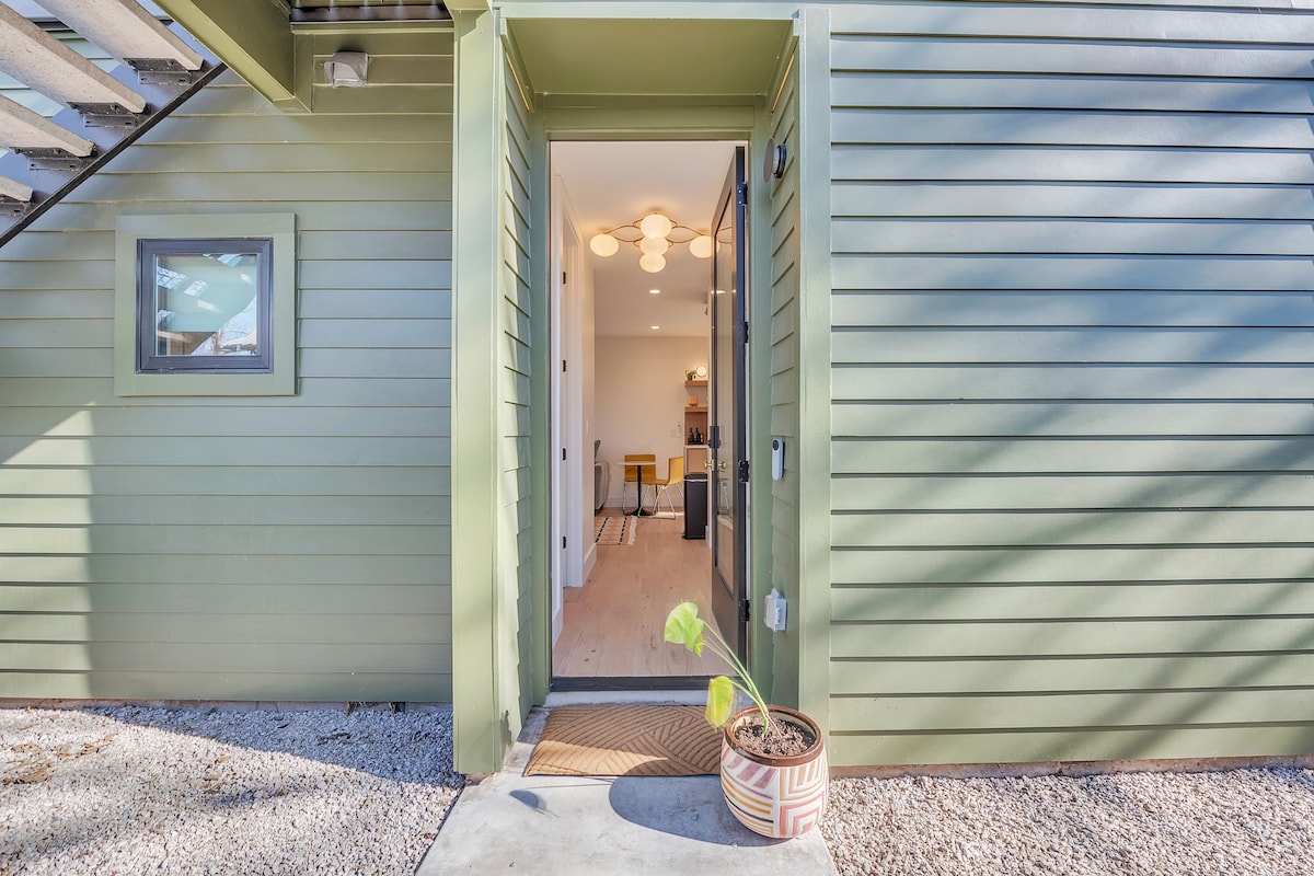 Walkable Waller Villa - Modern East ATX Living