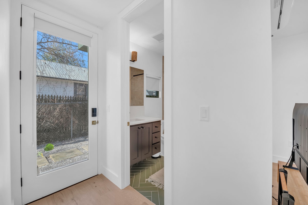 Walkable Waller Villa - Modern East ATX Living