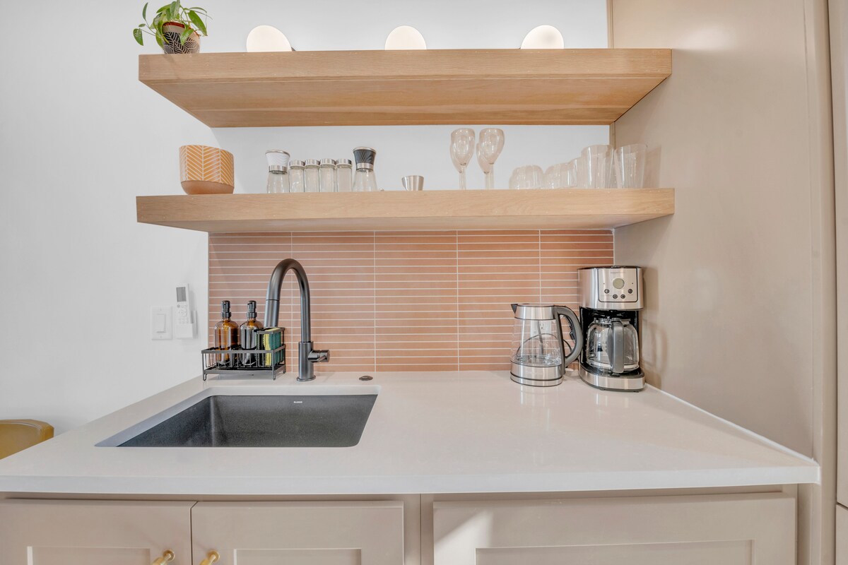 Walkable Waller Villa - Modern East ATX Living
