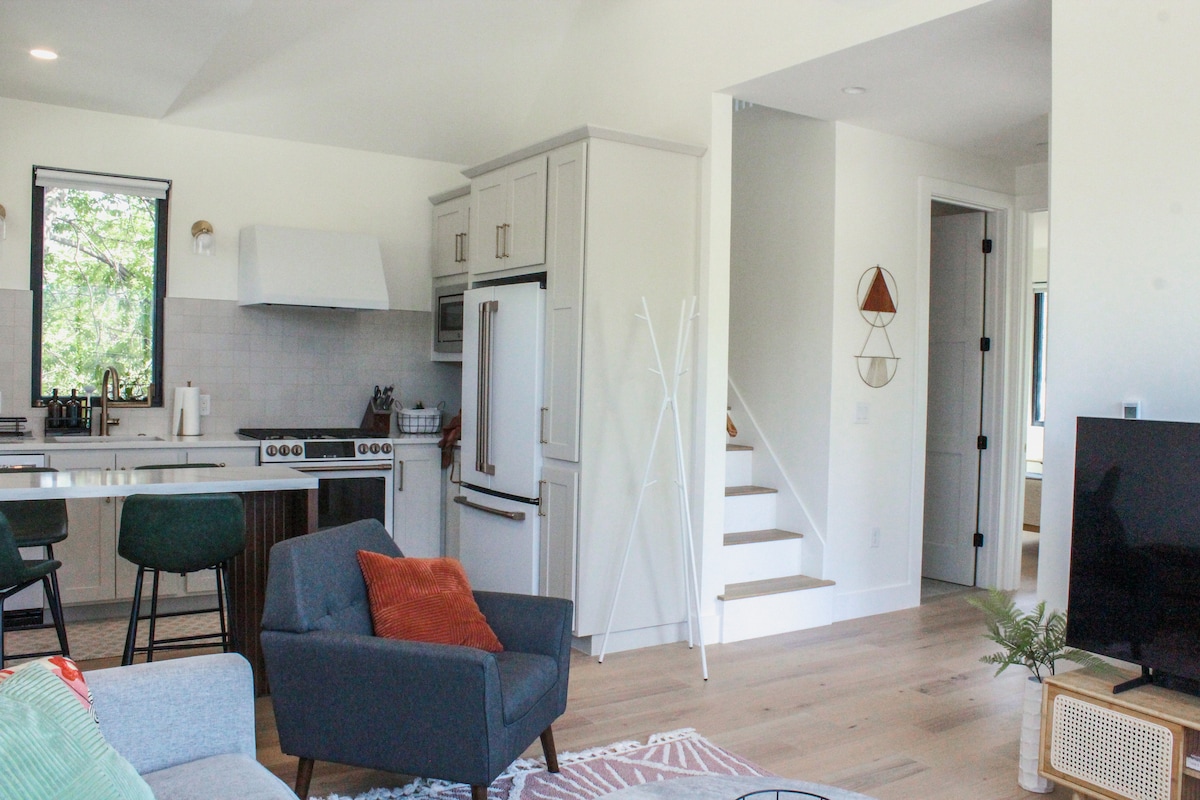 Walkable Waller Loft - Modern East ATX Living